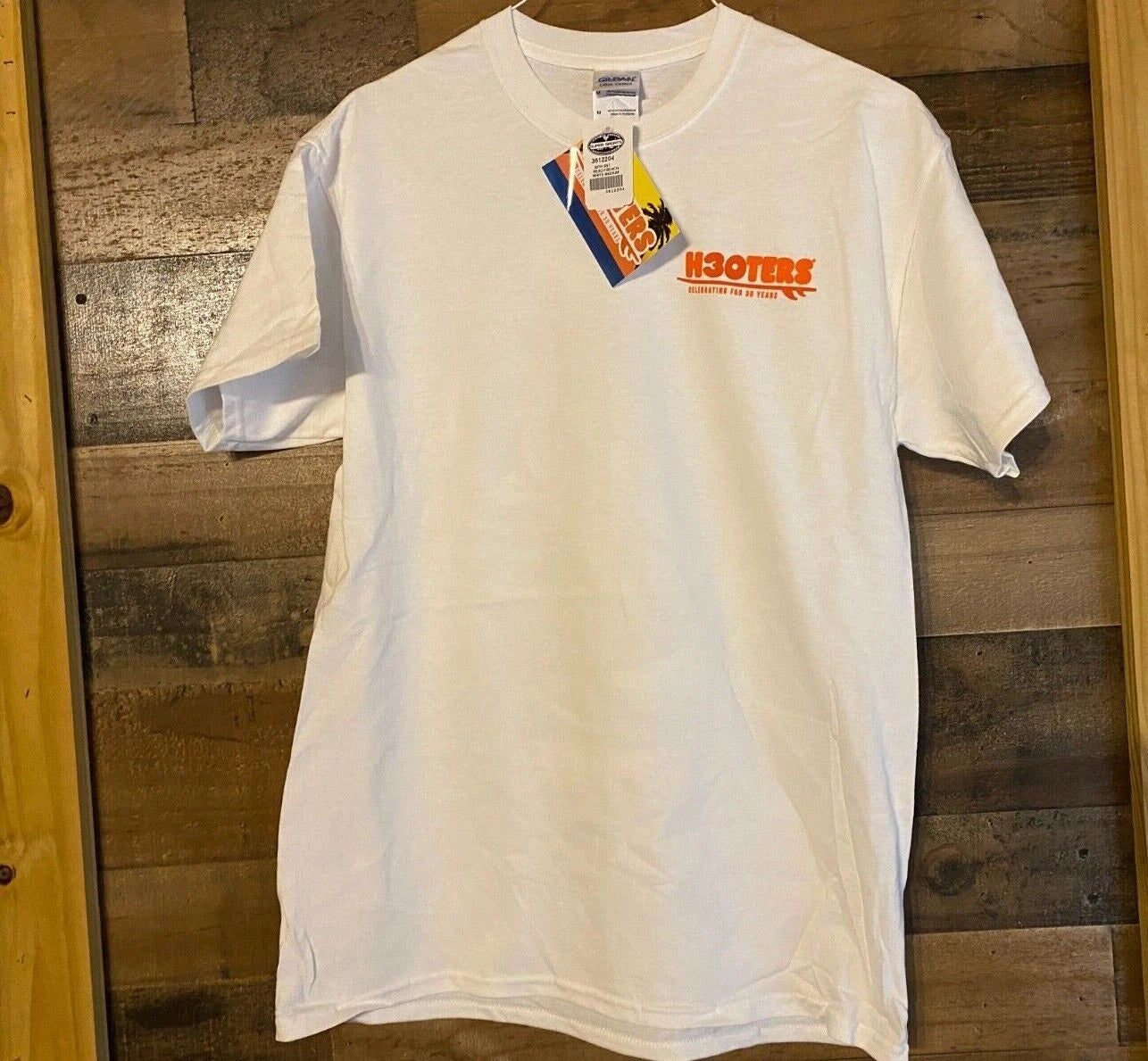Hooters Bikini Surfer T-Shirt NEW Mens Hot Girl Beach 30 Year Beer Wings