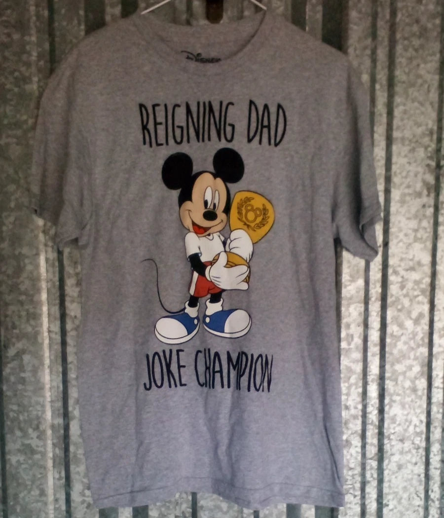 Disney T-Shirt Mens M Mickey Mouse Gray Reigning Dad Joke Champion
